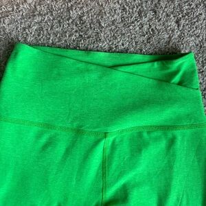 Beyond Yoga Vibrant Green Leggings